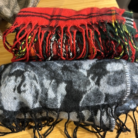 2 PC Steve Madden Beanie & Scarf Set NWT - Picture 4 of 4